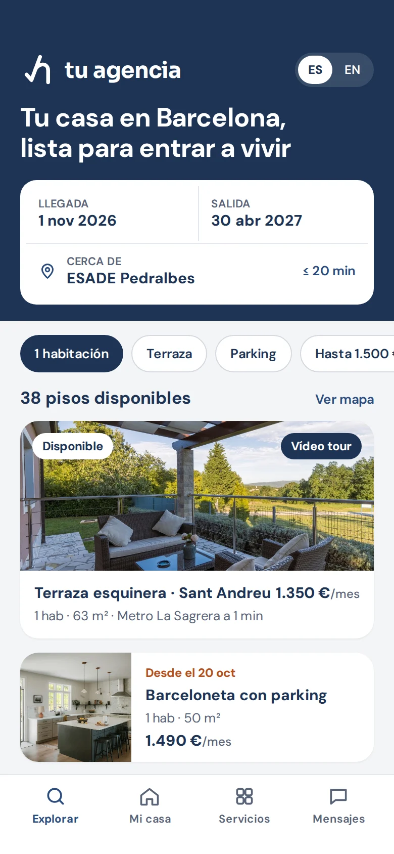 La misma app con los colores azul marino de una agencia